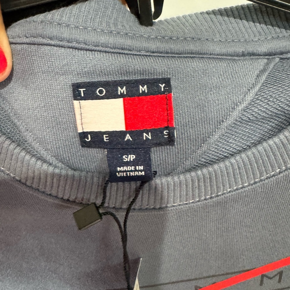 Tommy Hilfiger Men's Blue Crewneck Sweater with Red Graphic - Picture 5 of 7